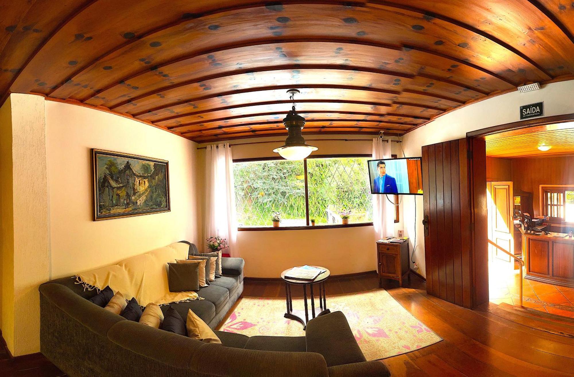 Pousada Villa di Roma Campos do Jordão Esterno foto